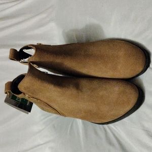NWT Women's Cougar Ankle Boots Color Tan Size 7M